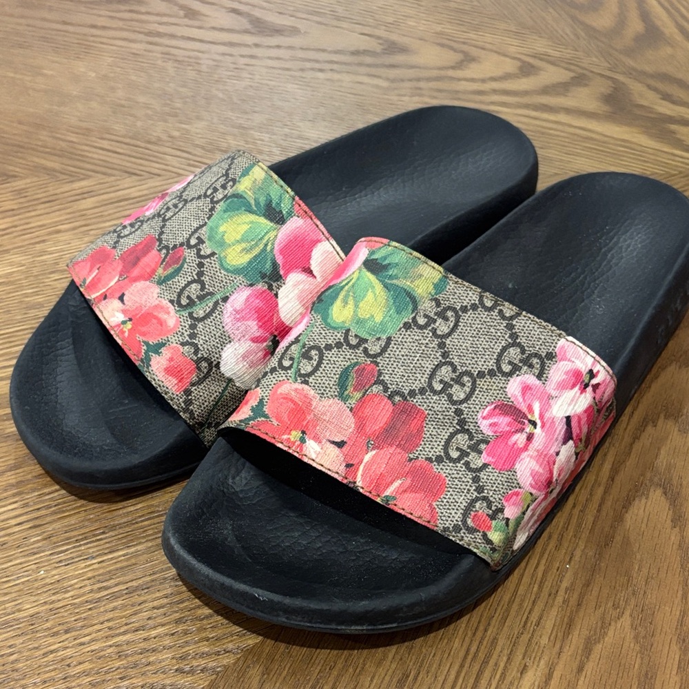 Gucci Women's Floral Slide Sandals - Black and Pink